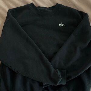 ALO Accolade Classic Black Crewneck Sweatshirt